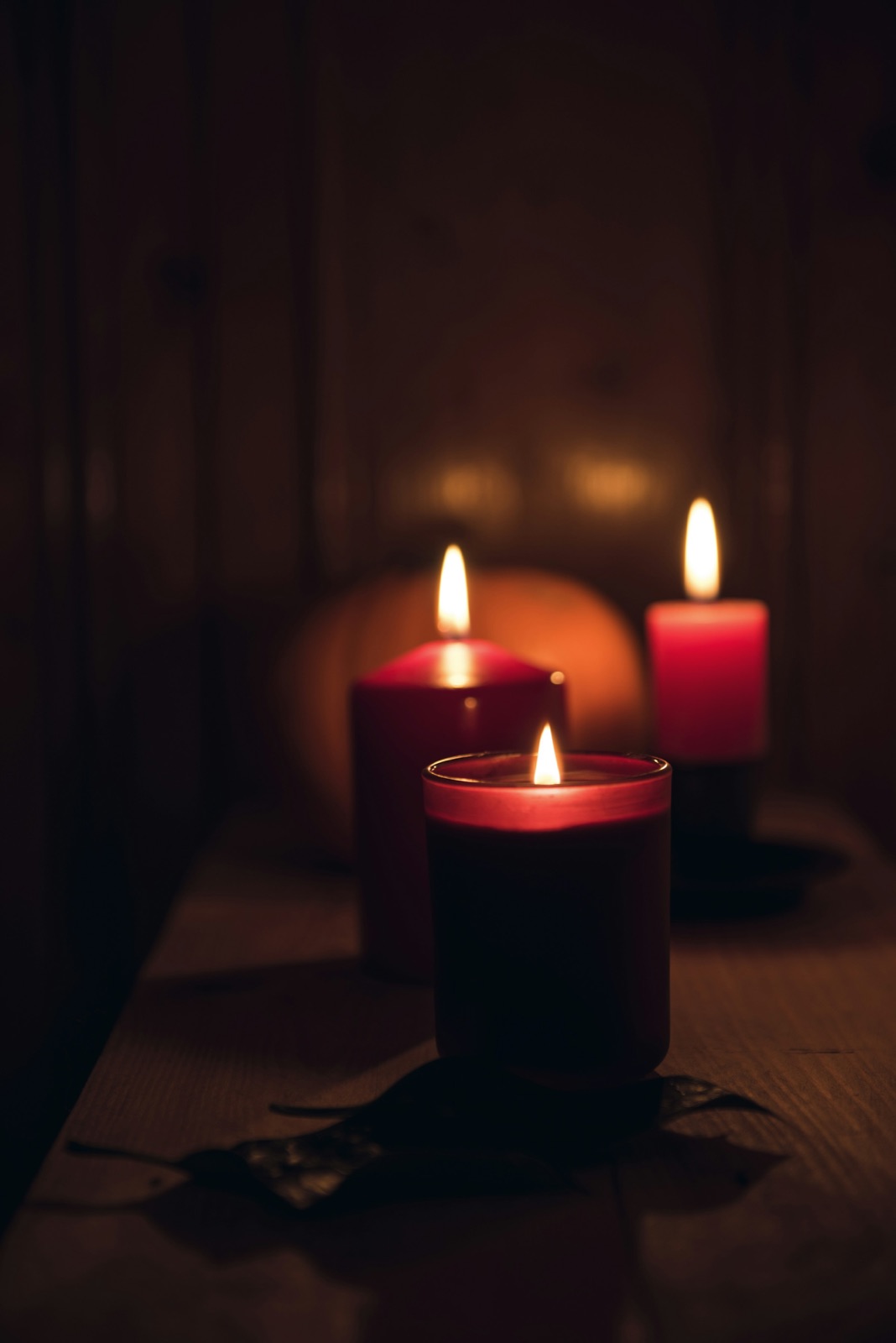 Kerzen in warmem Abendlicht